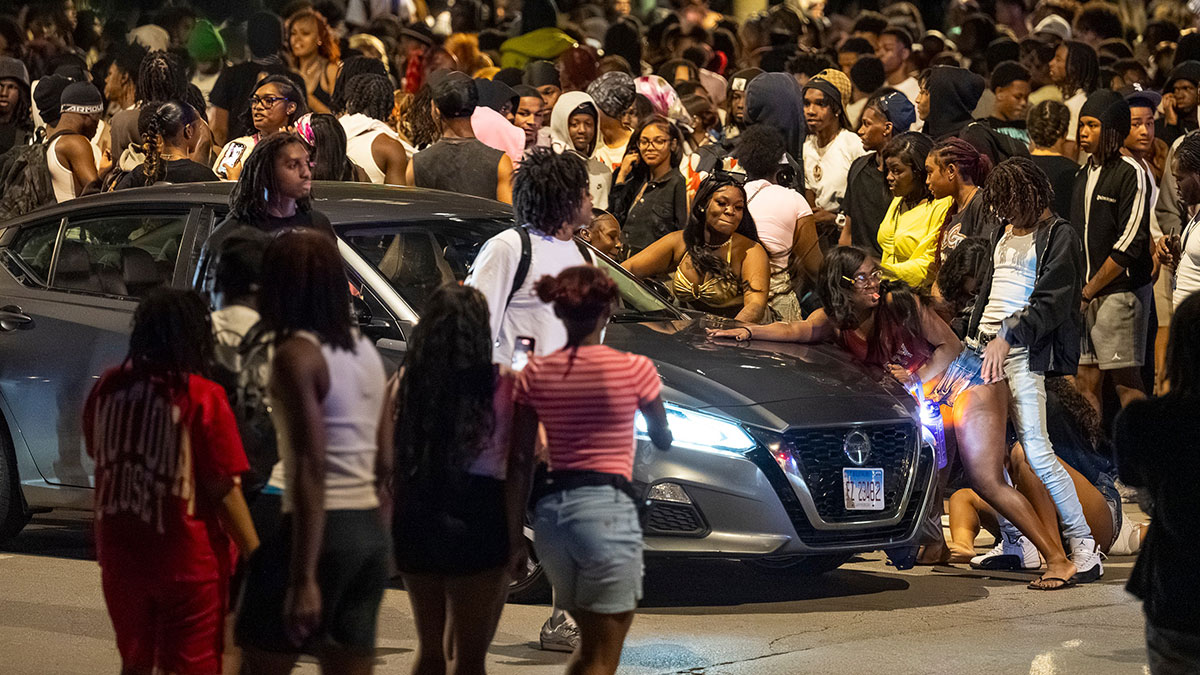 Unruly teens in Chicago's Hyde Park on Memorial Day 2026